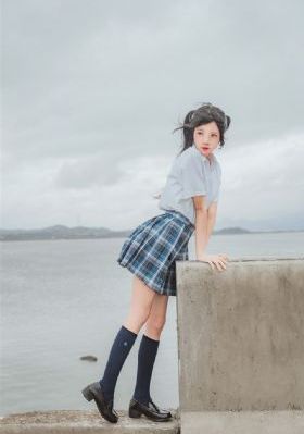 年轻的女教师完整版_4K高清电影在线